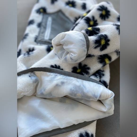 Bailey Rose Jacket - Picture 3 of 6